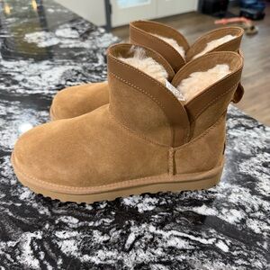 NWOT Ugg Classic Mini Lunara Bootie